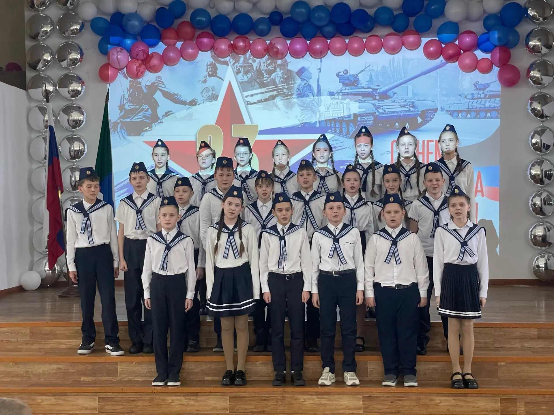 🇷🇺Праздничный концерт🇷🇺  20 февраля в нашей школе прошёл праздничный концерт ко Дню защитника Отечес