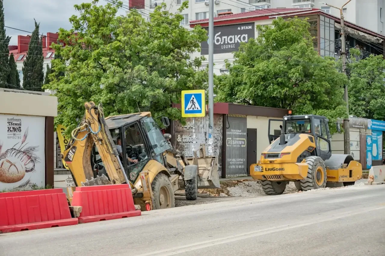 Перекрёсток улиц Адмирала Фадеева и Парковой готов на 70%