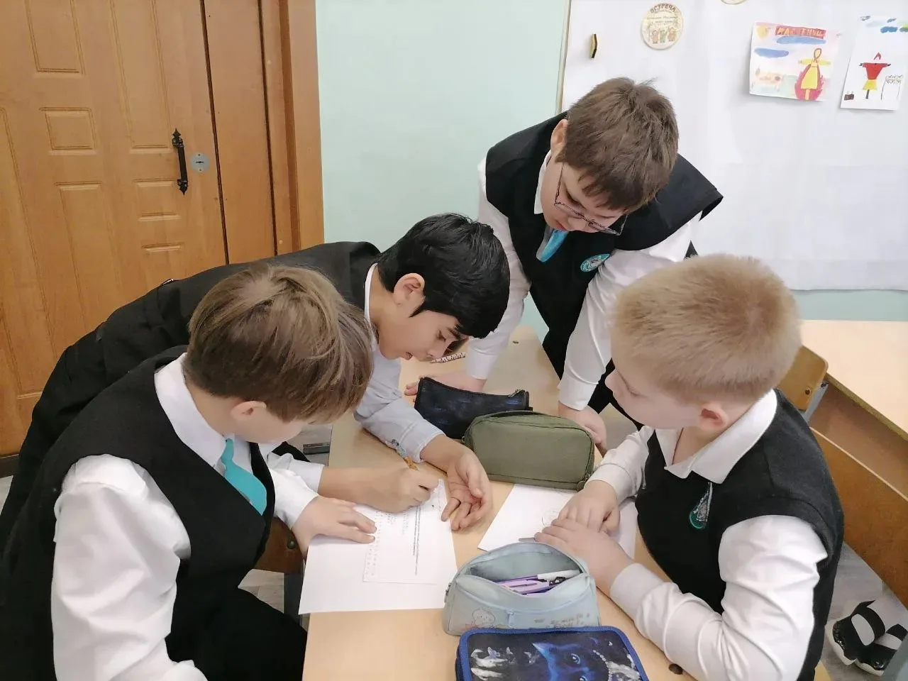 ⚔️ Настоящий рыцарский турнир!  📆 В 3А классе состоялся настоящий рыцарский турнир! Мальчишки продем