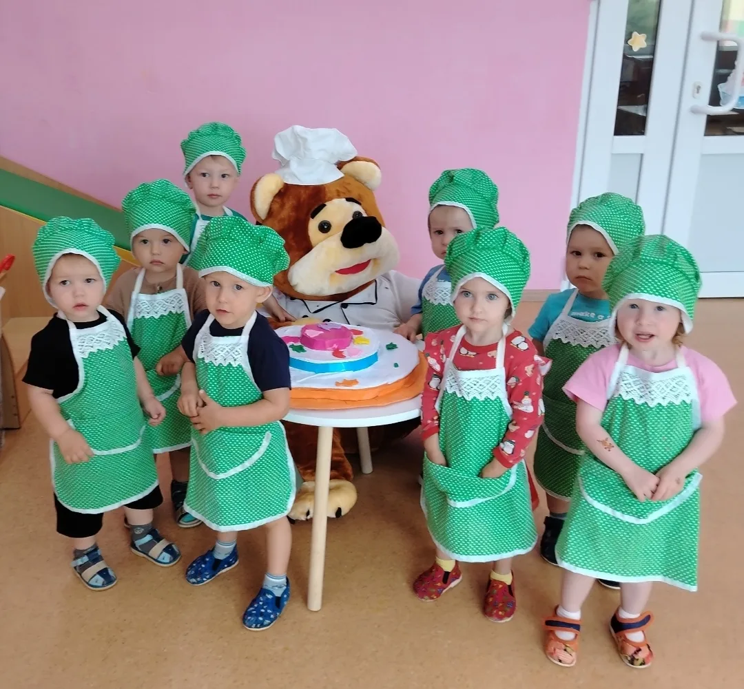 День рождения торта сегодня  был в  ясельной группе "Капельки"! 🎂

К малышам в гости пришёл мишка‑к