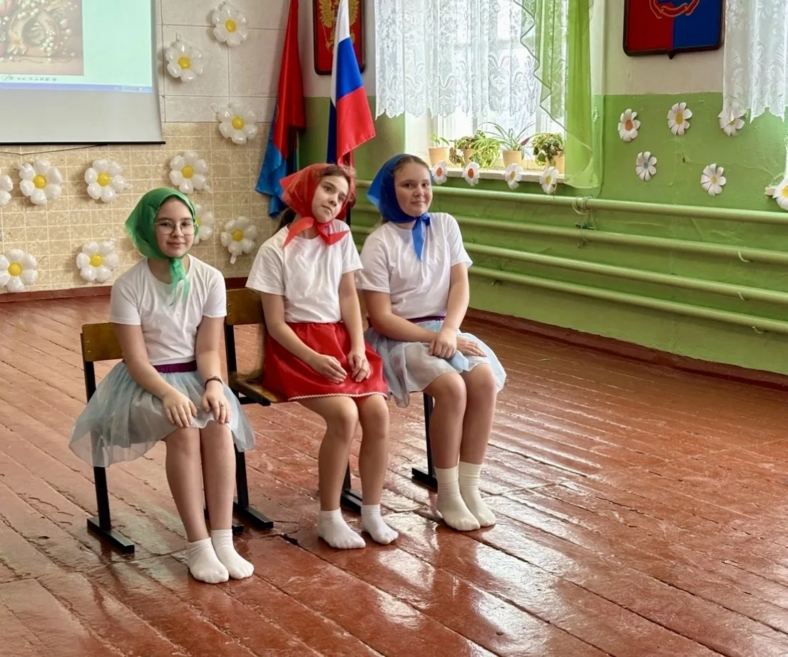 🌸"Вам, Любимые!"🌸  🌸🎉 Сегодня в нашей школе развернулась настоящая солнечная весенняя сказка — прошё