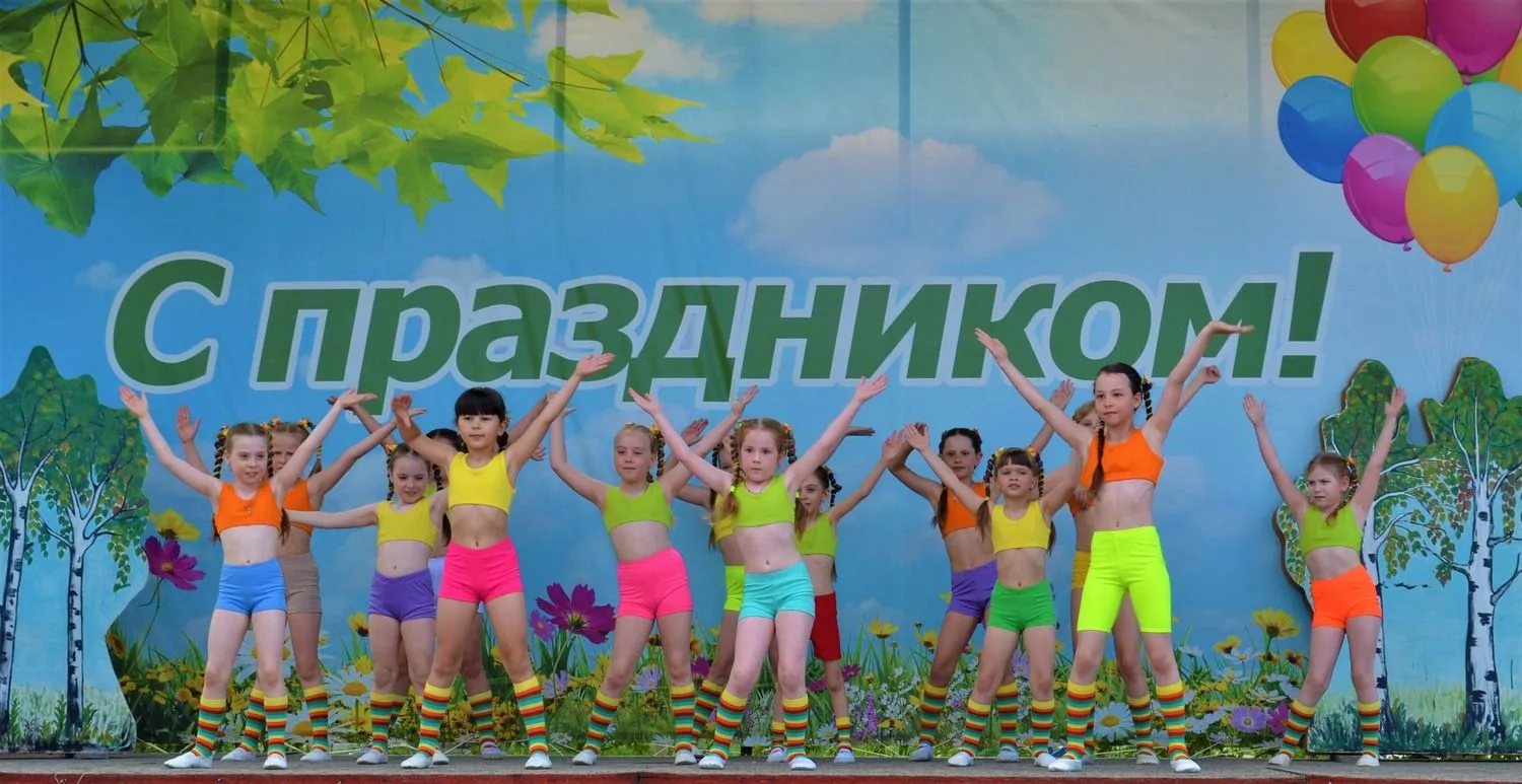 ✅ Праздник в честь Дня защиты детей прошёл в Бурле

🔹 1 июня в Бурле на площади у районного ДК отме