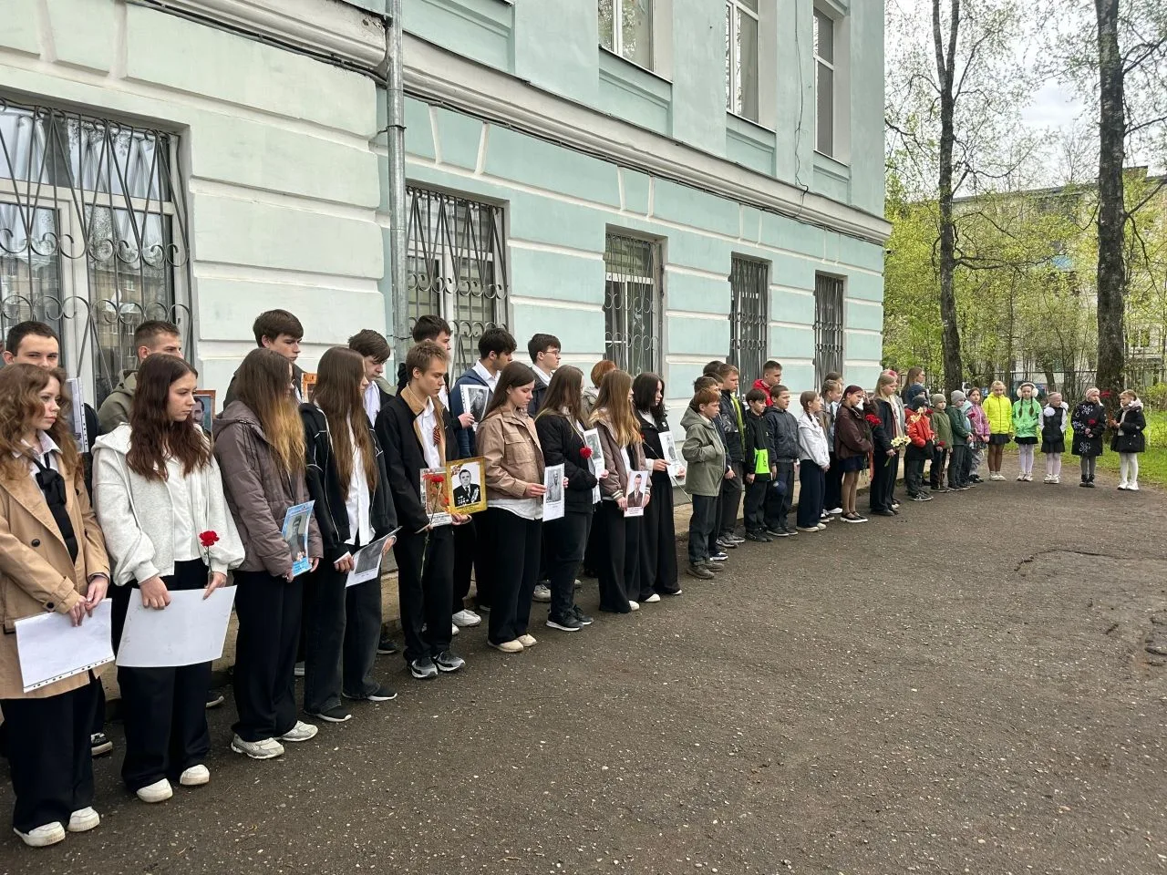 Поклонимся великим тем годам...