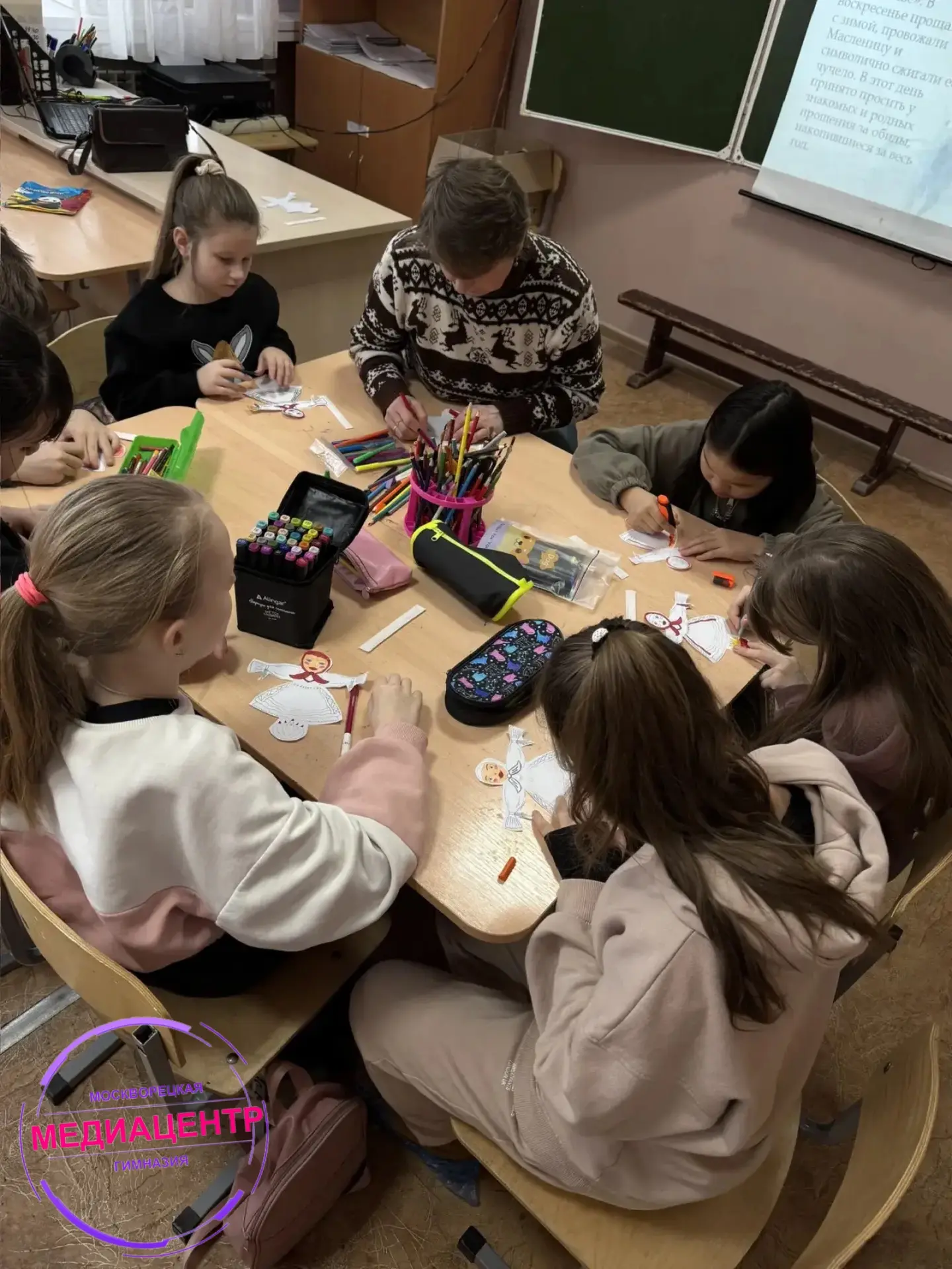 🌞21 февраля в МОУ «Москворецкая гимназия» прошел школьный  фестиваль «День народных промыслов», в ра