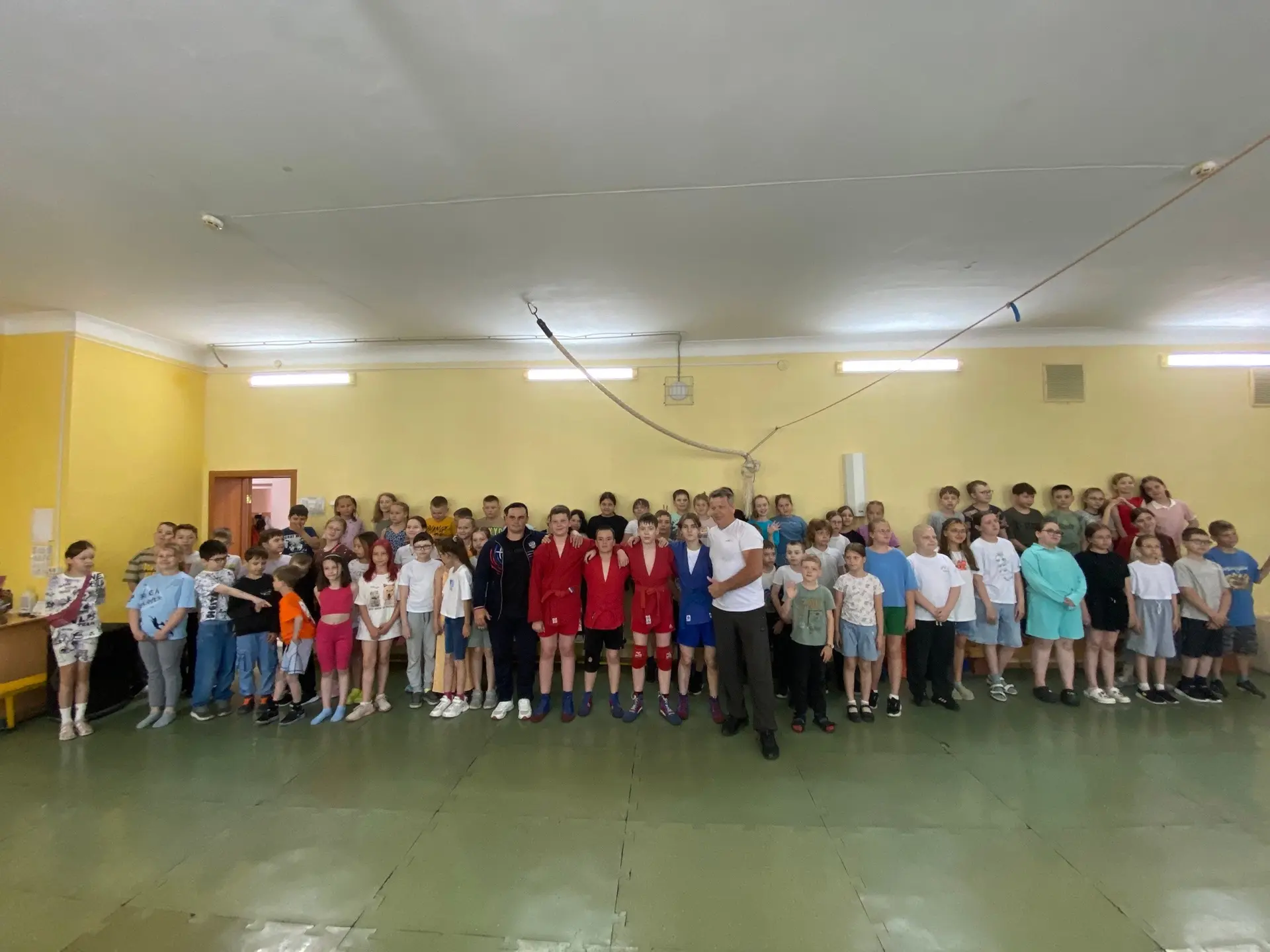 ☀️Ура! В нашем лагере «Радуга» случилось настоящее спортивное приключение - мастер‑класс по САМБО!

