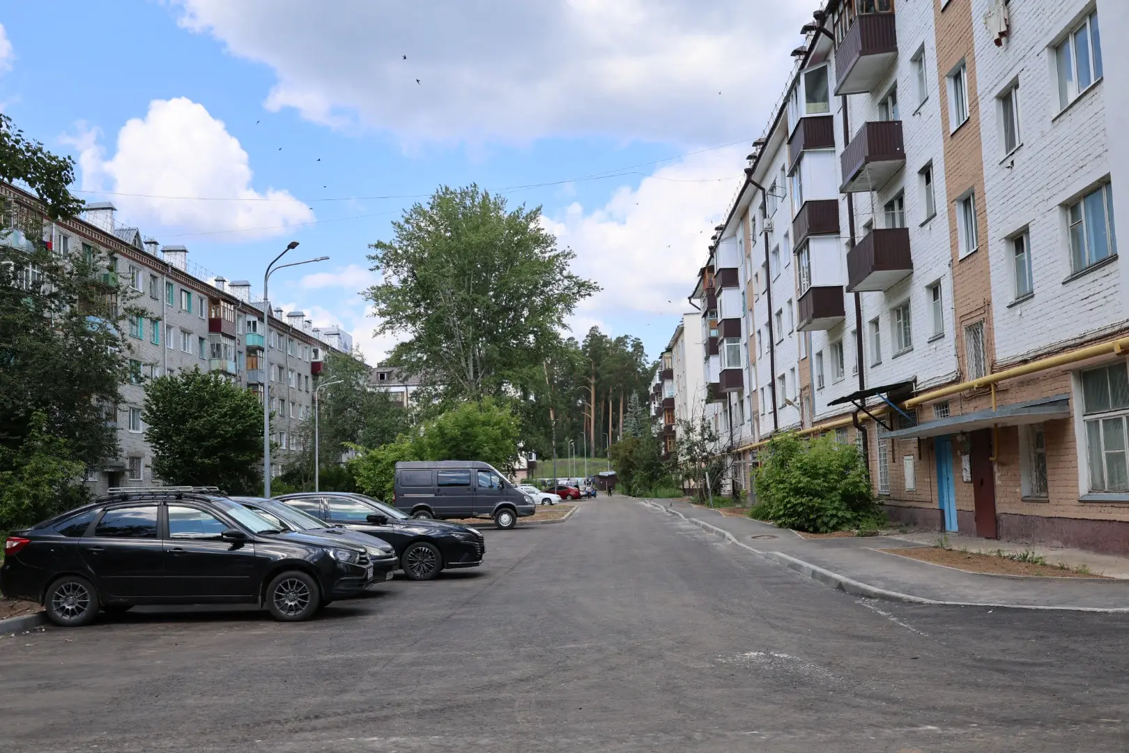 В кадре: двор по улице Рогачева, 19 

Здесь завершены работы по республиканской программе «Наш двор»