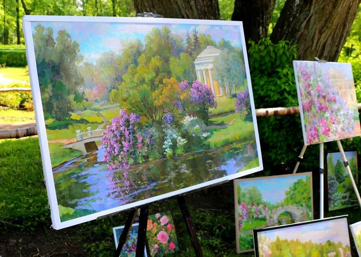 «Сиреневый променад» в Павловском парке 🌼  🗓 30-31 мая 📍 Музей-заповедник Павловск  💵 от 300 ₽ *Вход