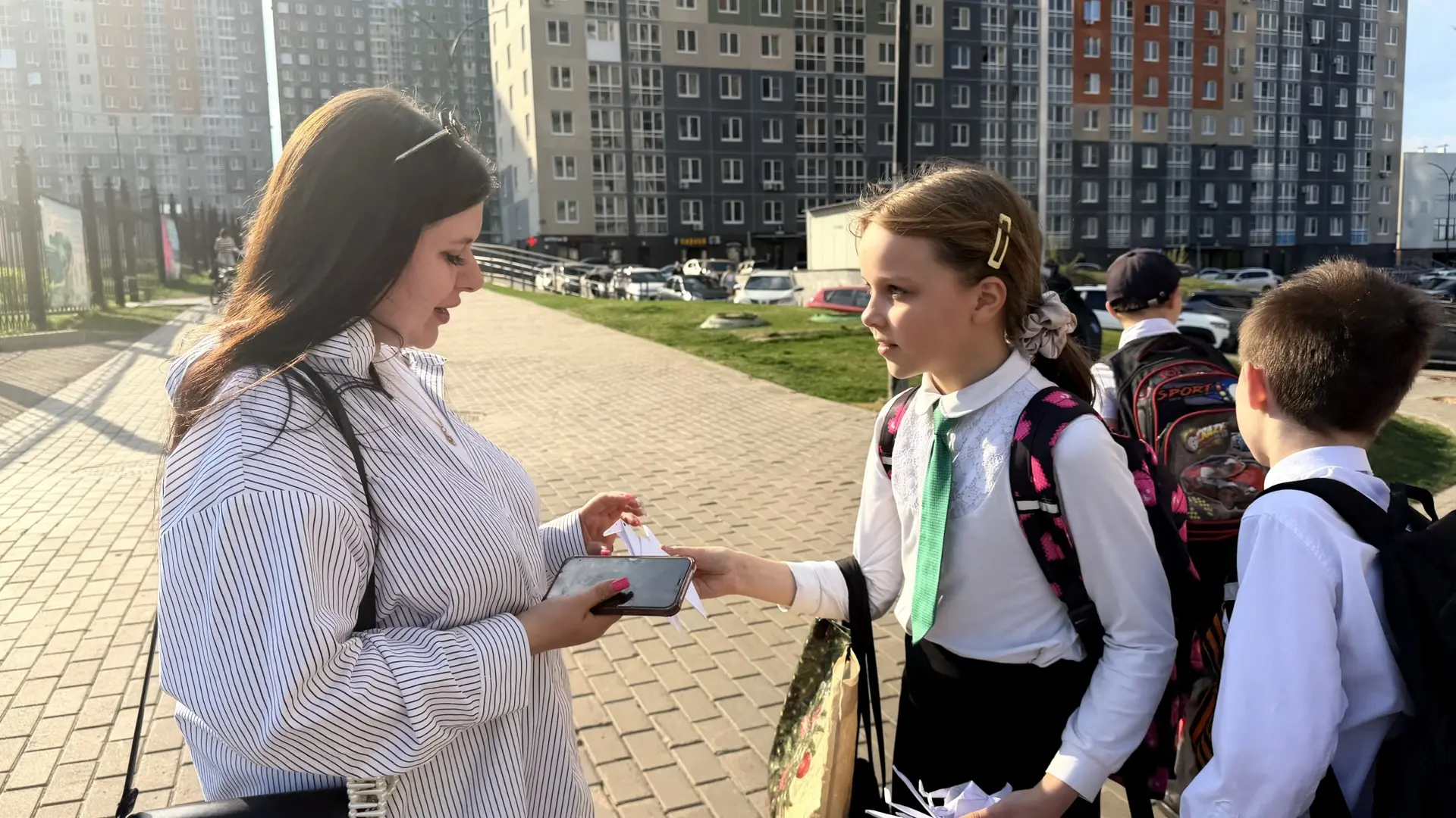🕊️ Журавли Победы: память, которая объединяет поколения 🕊️  Акция не ограничилась стенами школы. С б