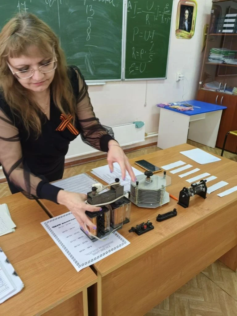 Электродинамика: Путешествие в Мир Энергии и Взаимодействий  📌В группе ДОБ11СЖД прошло интерактивное