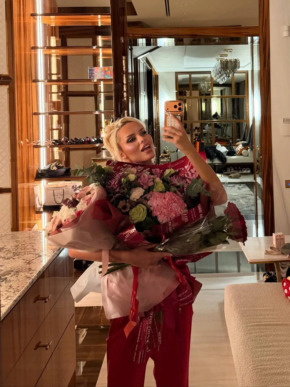 Это я вчера после концерта))) Всем огромное спасибо за цветы и приятные слова 🥰🥰🥰❤️❤...
