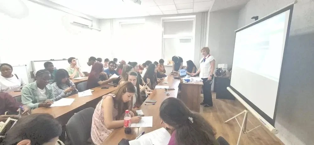 Вчера прошла финальная в этом сезоне встреча иностранных студентов с сотрудниками Мигра...