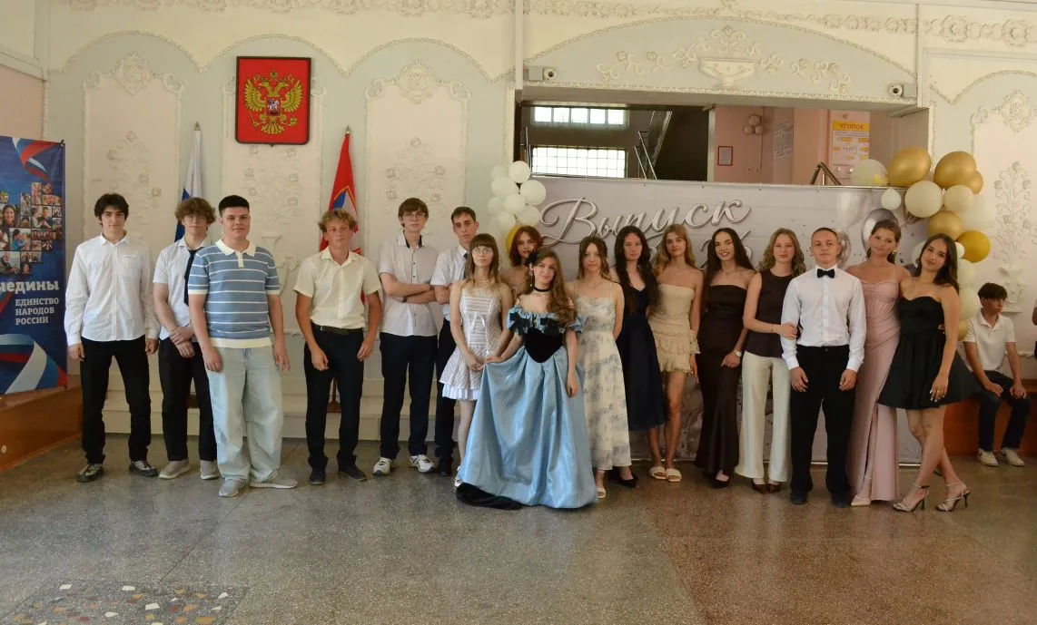 В нашей школе состоялся выпускной праздник для учеников 11-А класса!

🎓✨Он получился по-настоящему 