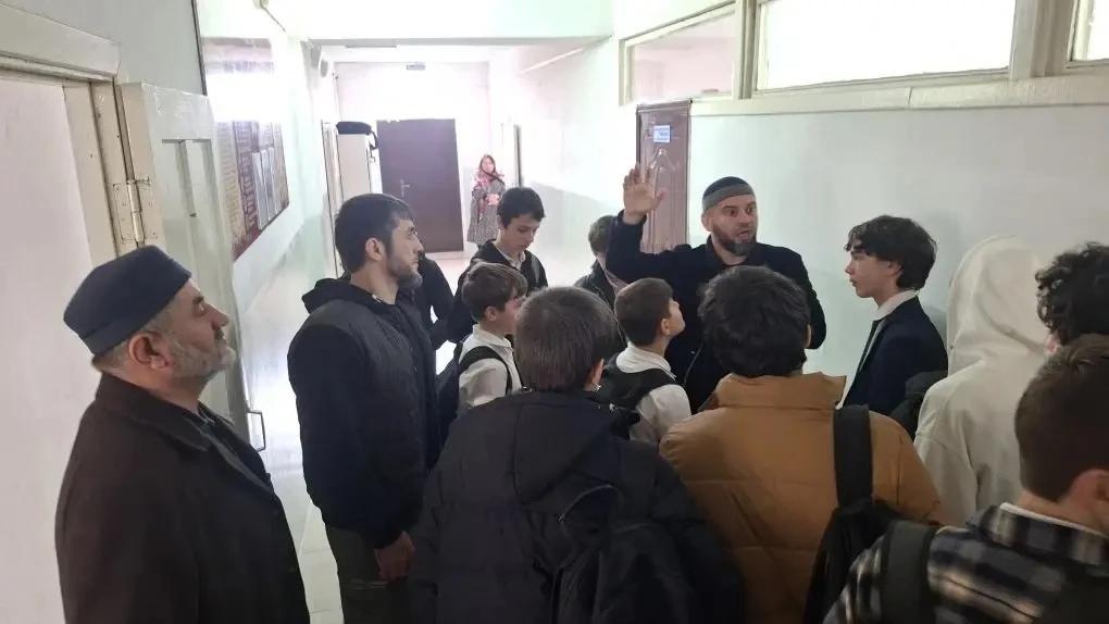 Сегодня, 18 февраля, в актовом зале школы состоялась встреча представителей  Муфтията РД и участнико