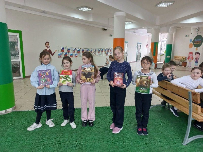 Акция «Подари книгу» Во 2-х классах школы прошла акция «Подари книгу». Цель мероприятия заключалась 