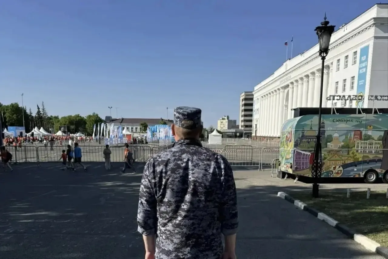 В Приволжье росгвардейцы обеспечили безопасность полумарафона «Забег.РФ 2026»  🎉Масштабное спортивно