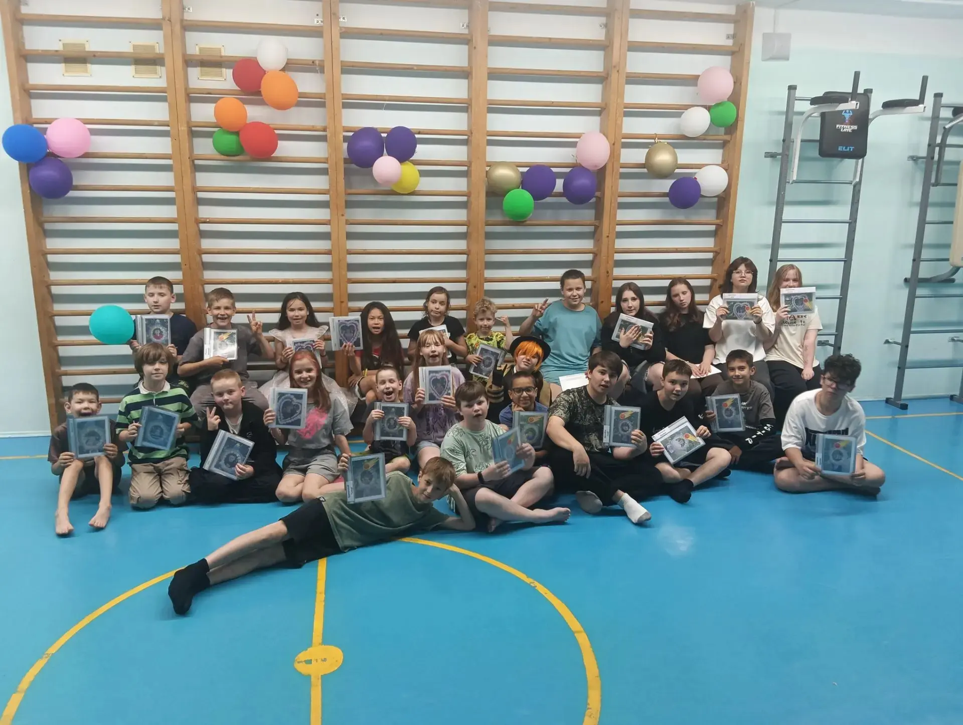 🎉 Финал смены «Планета Юн»! 🌟

Вот и пролетели дни нашей очередной смены в загородном лагере «План