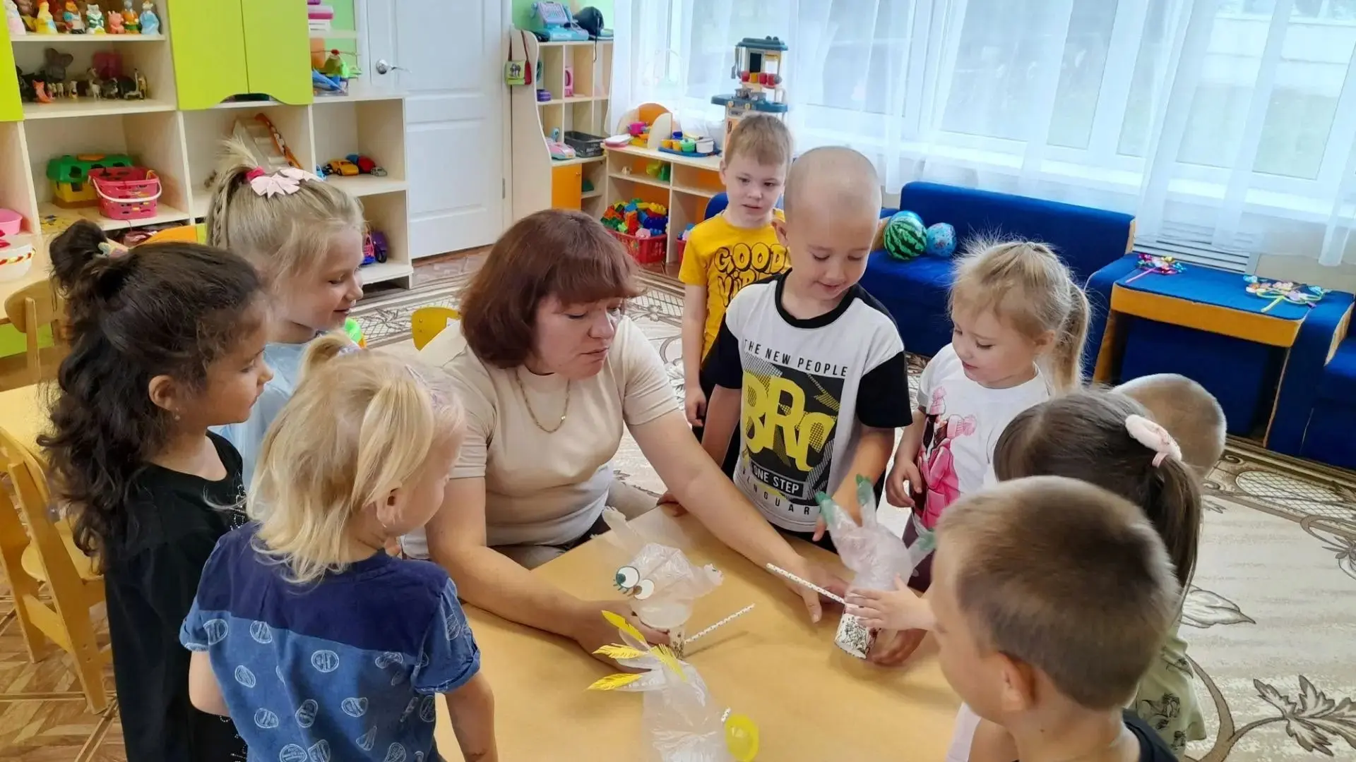 Занятие в группе «Одуванчик» (воспитатель  Соколова Елена Александровна ) на тему "Поиграем с ветерк