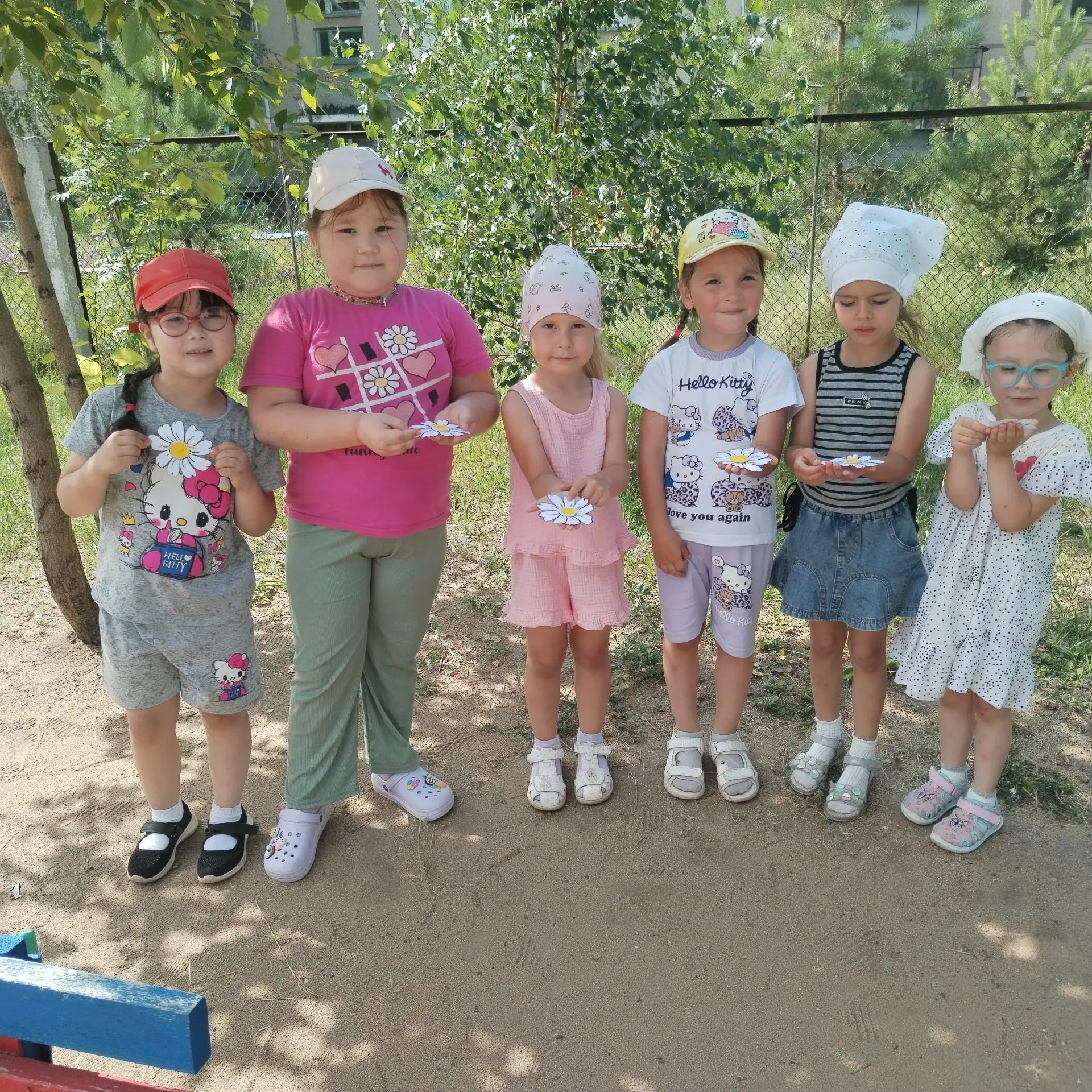 Сегодня солнечным днём мы отмечаем Всероссийский праздник🇷🇺  — День семьи, любви и верности! 
Мы с