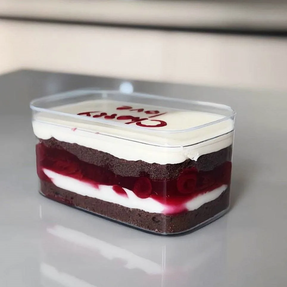Кстати, одним из самых популярных десертов в моей кофейне стал Cake to go 🧁🤍