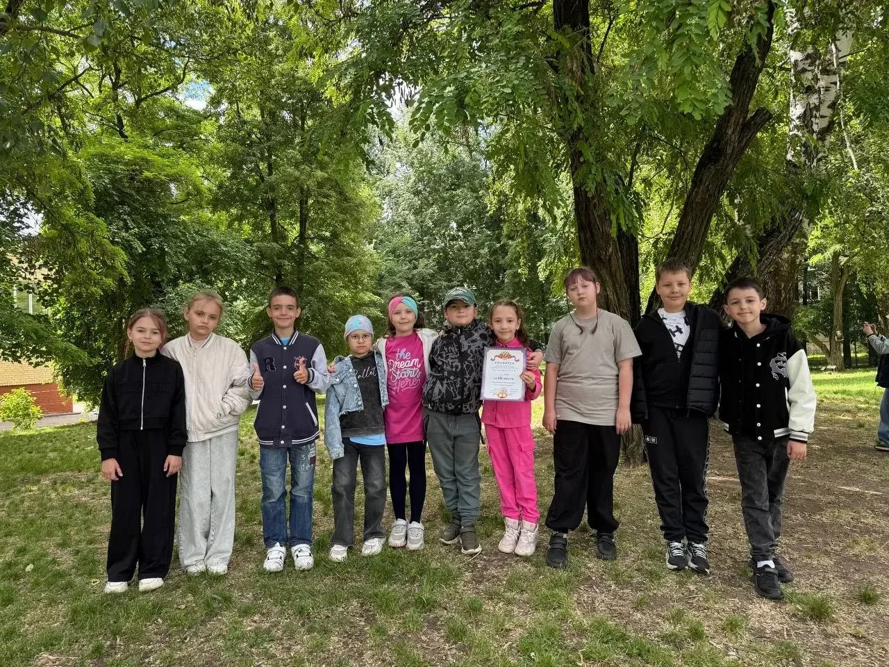🎉 Весёлые старты в пришкольном лагере: азарт, смех и командный дух! 🎉
Вчера в нашем лагере прошёл 