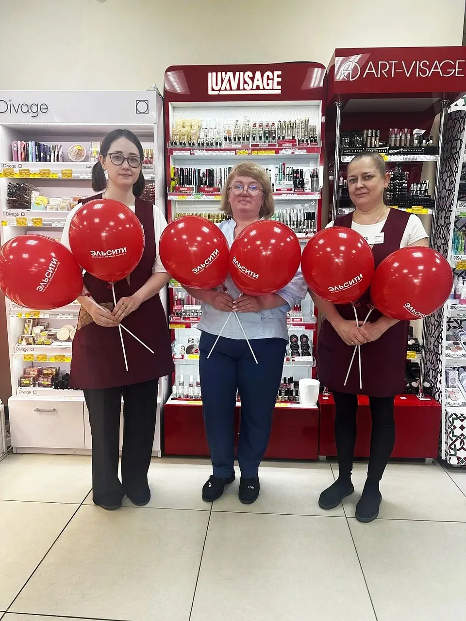 С Днём Рождения!🎁  

Сегодня, 11 июня, наш магазин любимых покупок на Дмитрия Мартынова, 20 праздну