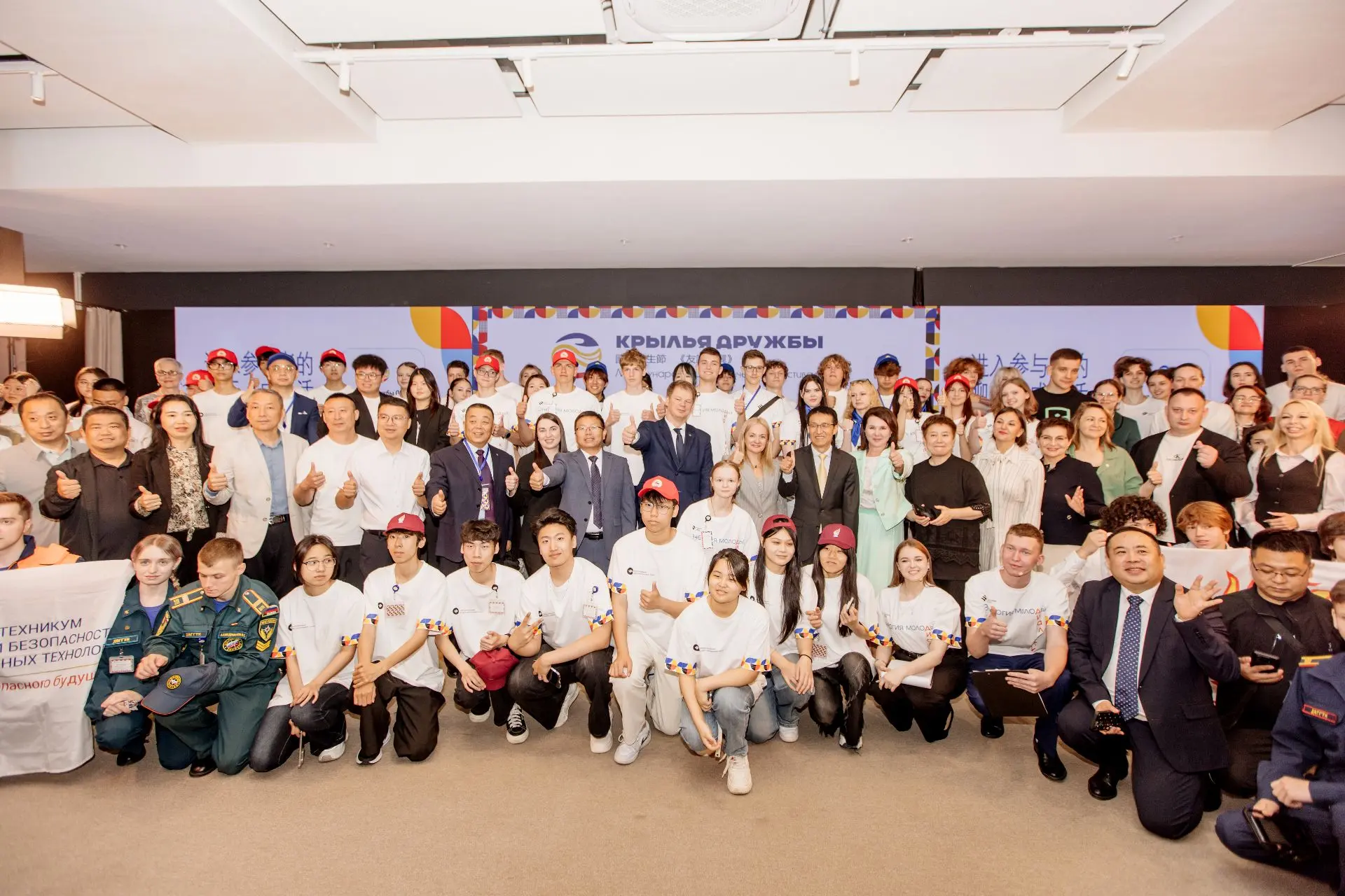 🇷🇺🇨🇳В Приморье стартовал международный фестиваль «Крылья дружбы»

Торжественная церемония открыт