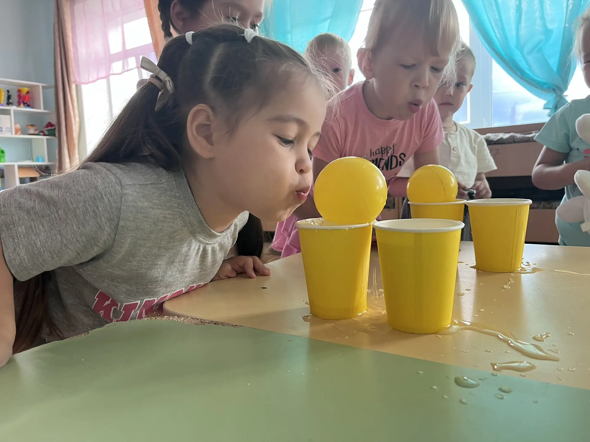 Развивающая игра из подручных средств.