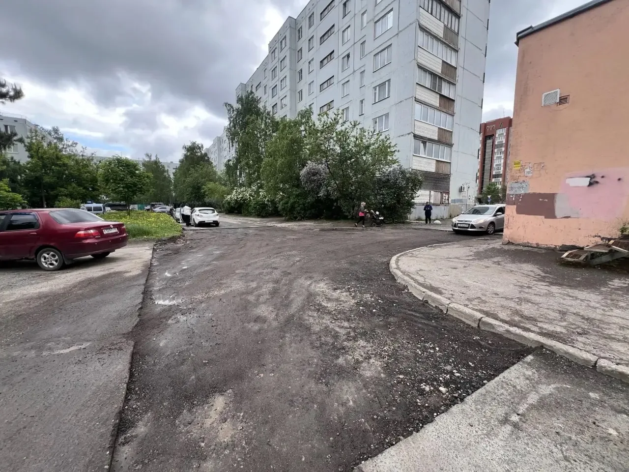 🚧 В Пскове начались работы по устранению аварийных ям на дворовых территориях и проездах  Как расска