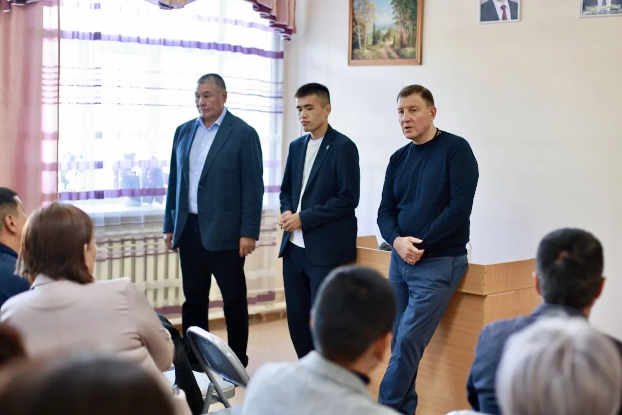 Рабочую поездку завершили встречей с учителями Онгудайского района. Подвели итоги работ...