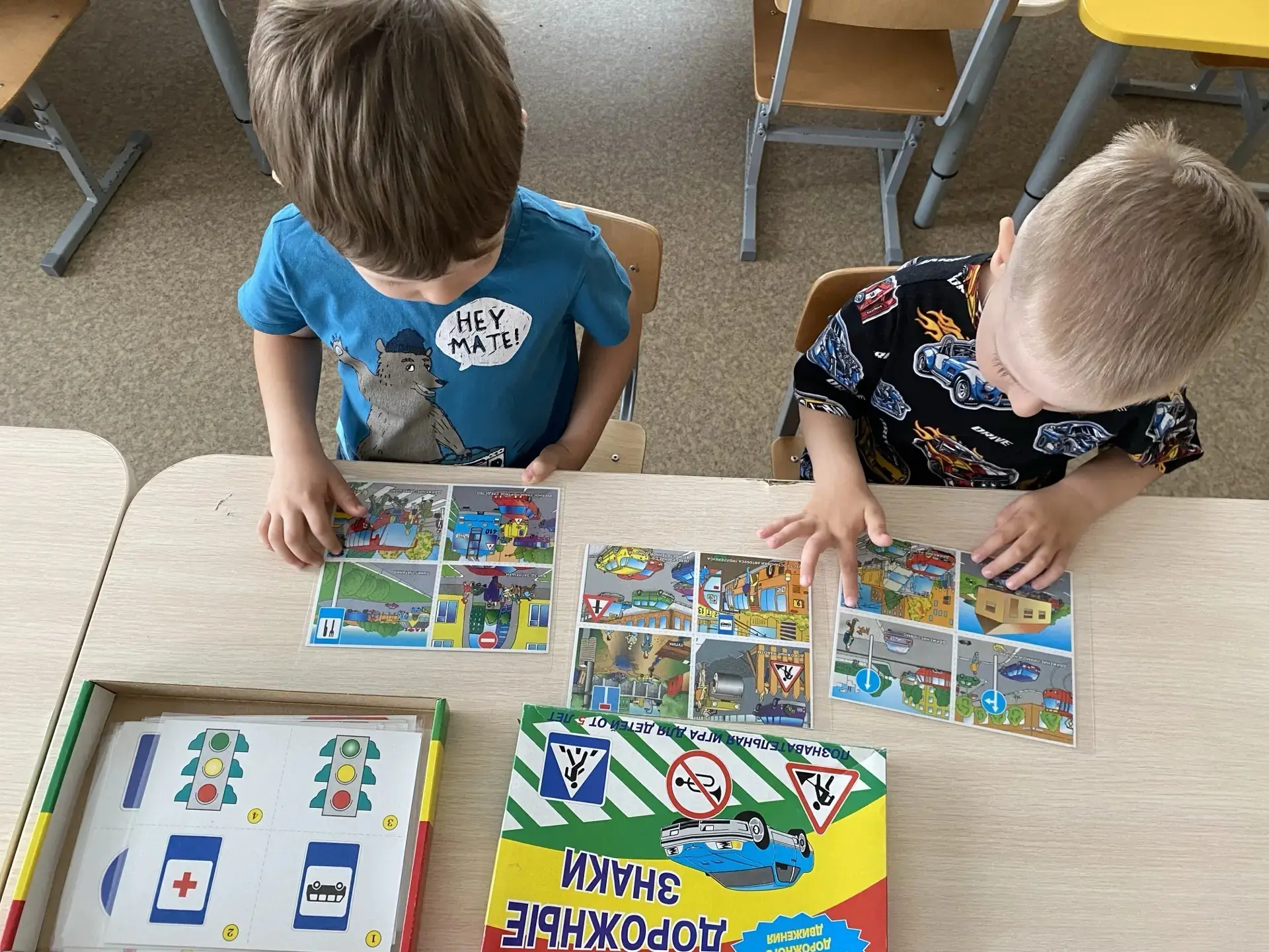 Азбука безопасности: Учим ПДД с малых лет! 🚗🚶‍♂️

​Безопасность на дороге — это то, о чем нужно го