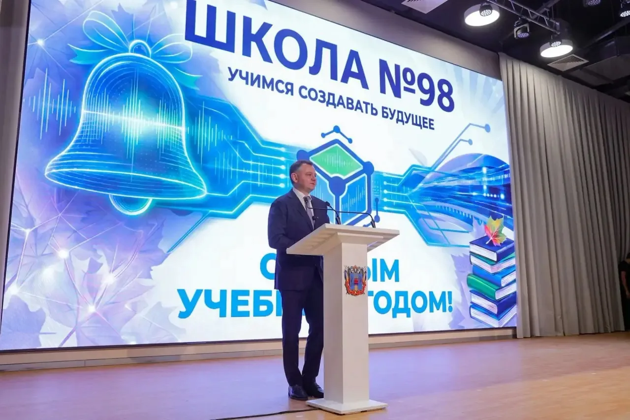 Сегодня на Дону четыре новые школы открыли свои двери для учеников. Побывал в двух из н...