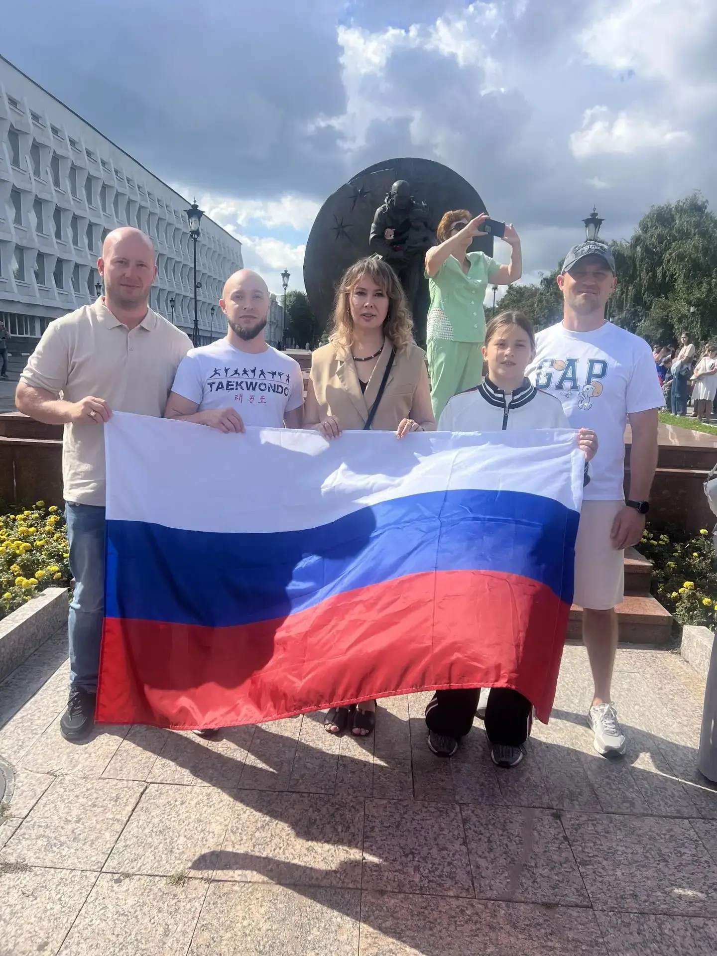 Сегодня на Соборной площади наши работники приняли участие в торжественных мероприятиях...
