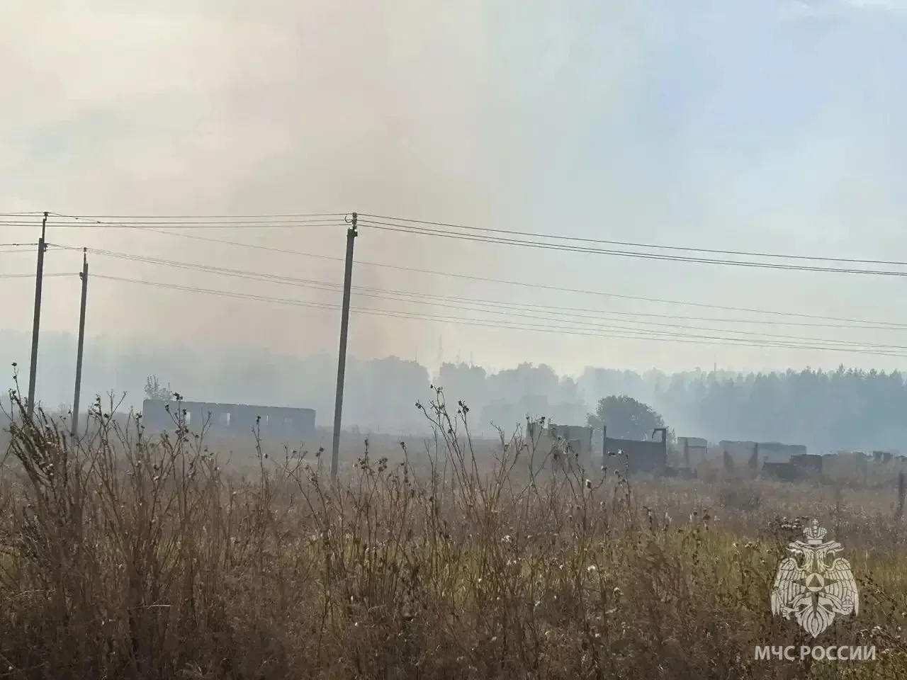МЧС ликвидирует ландшафтный пожар в Саракташском районе