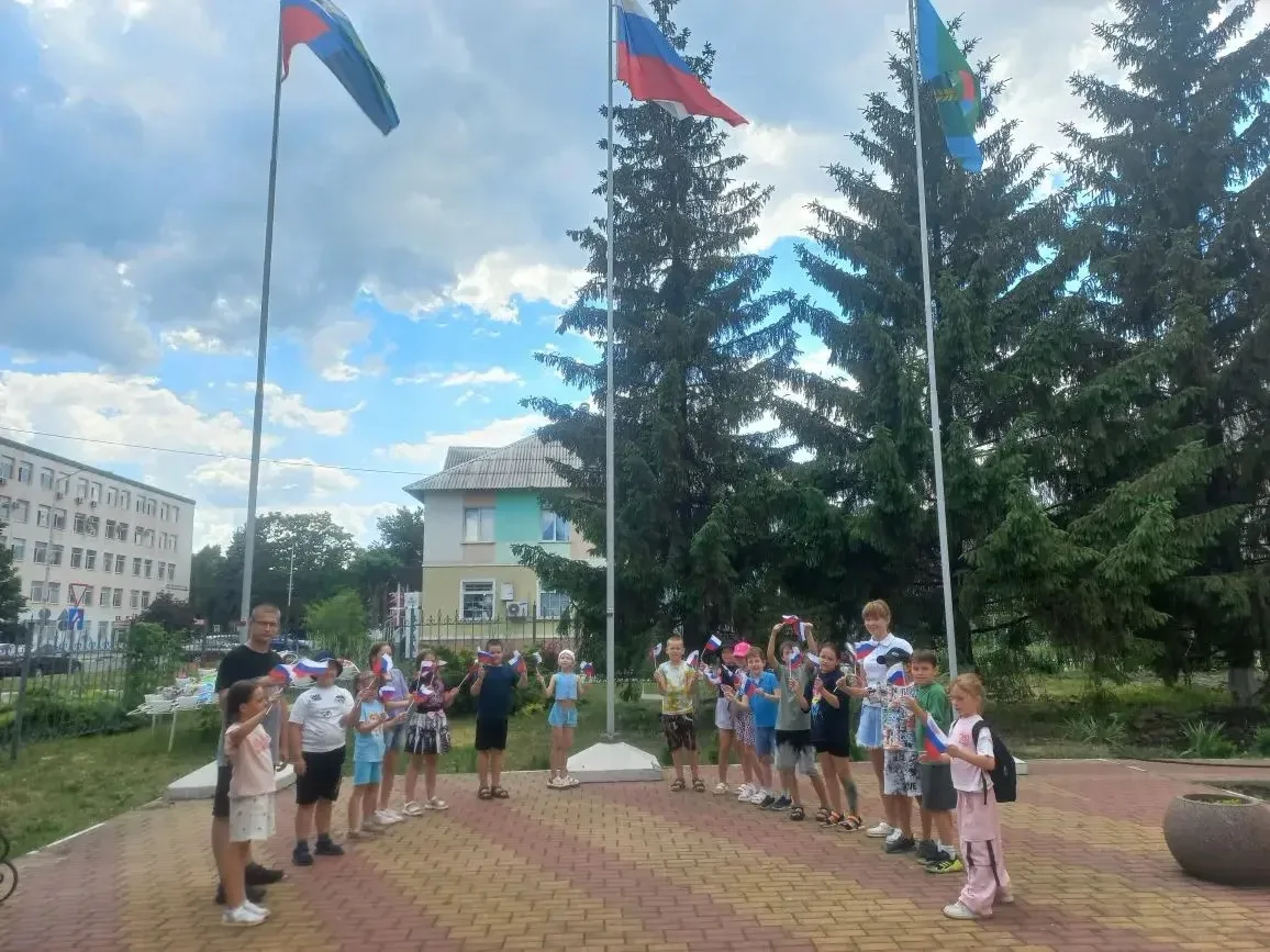 В преддверии Дня России в лагере «Солнышко»  кипела яркая, душевная работа — ребята с горящими глаза