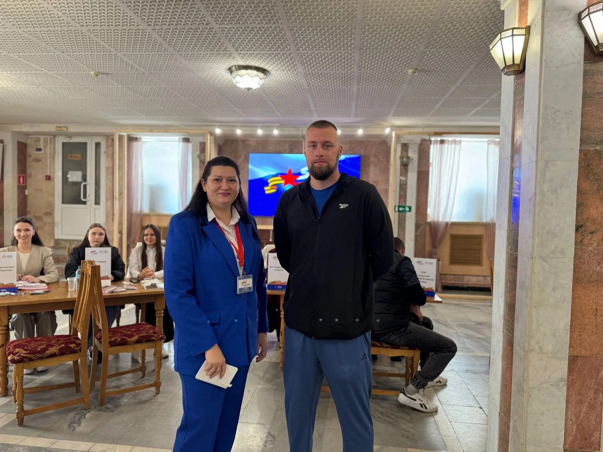 Новые возможности и поддержка: в Курске прошла специализированная ярмарка вакансий для ...