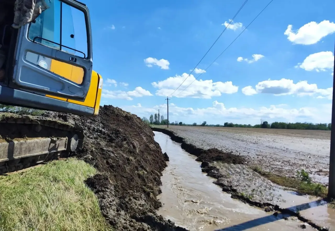 ⚒️ В Курском округе начали ликвидацию последствий селевого потока. 

На трассе «Полтавское–Богдановс