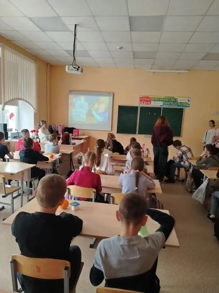 ☀️ Солнечным утром в летнем школьном лагере прошли спортивные состязания, приуроченные к Всероссийск