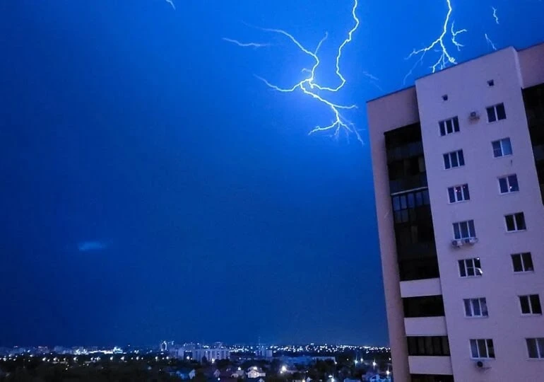 ⛈ ⚡️В Самарской области 14 июня ожидается гроза, шквалистое усиление ветра 15-19 м/с, возможен град
