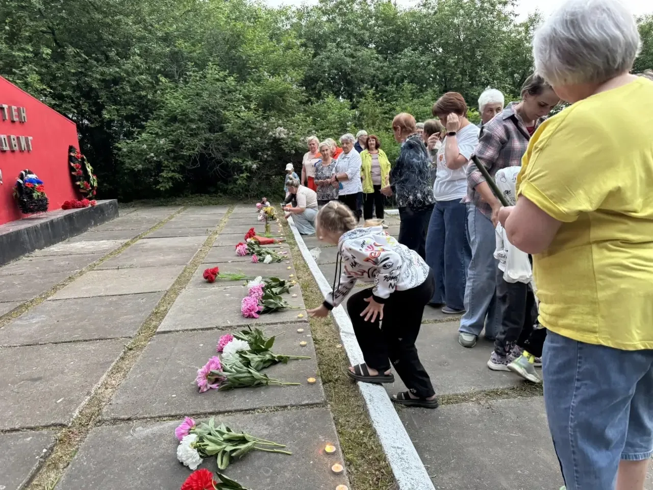 22 июня. Свеча памяти

В ночь с 21 на 22 июня по всей стране зажигаются свечи 🕯️. 
У мемориалов и о