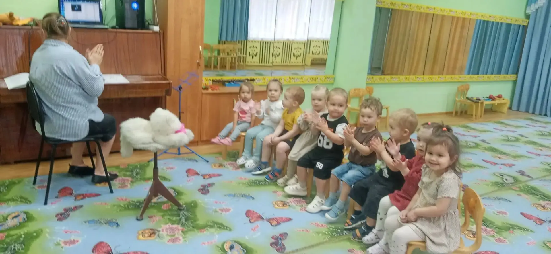 🎉 Сколько всего интересного успели сделать ребята из группы «Зайки» на музыкальном зан...
