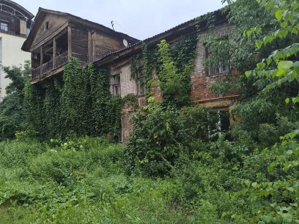 🏡 В Ярославле снова выставили на торги дворянский флигель

Мэрия Ярославля вновь пытается продать с