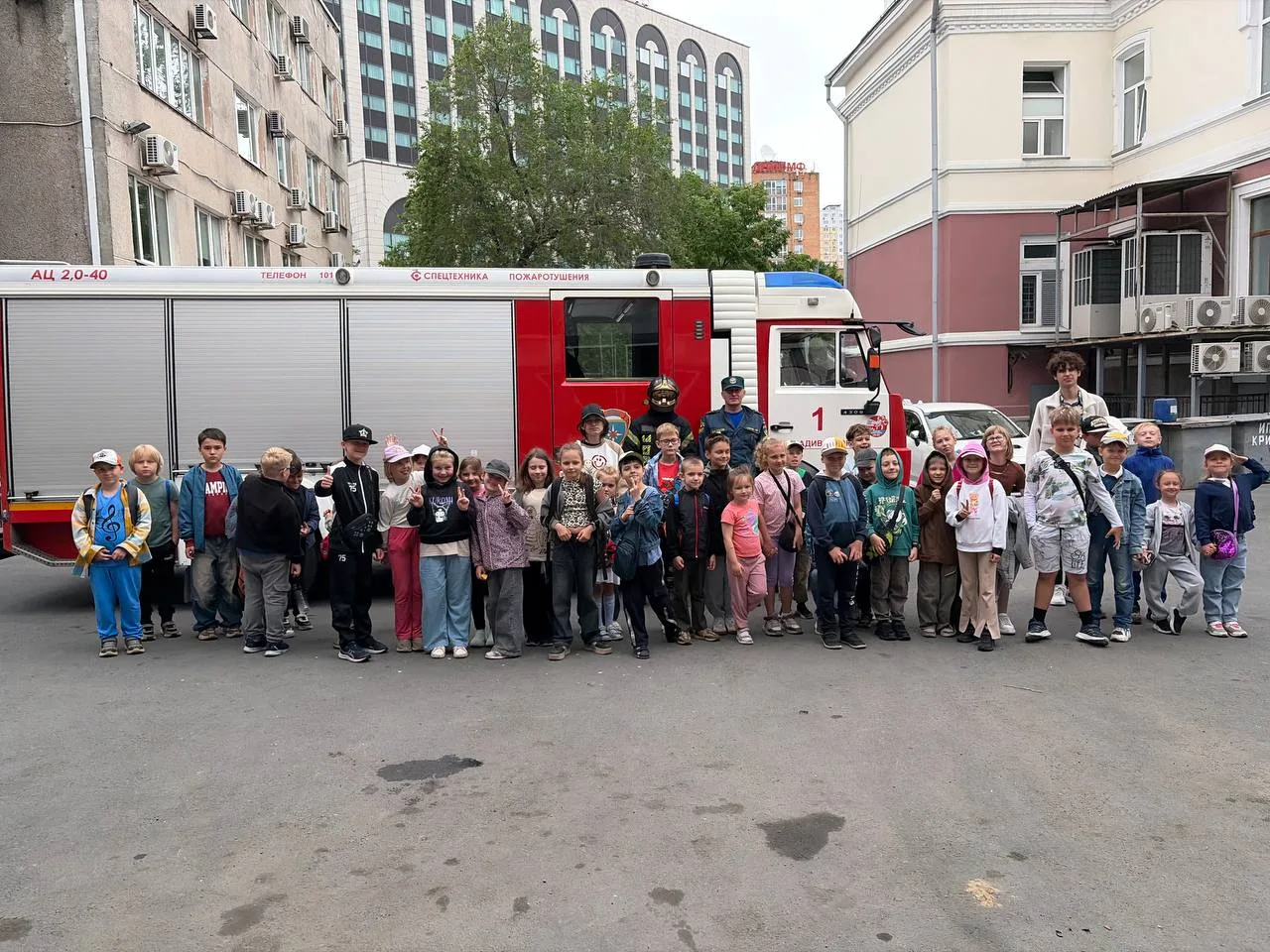 В рамках мероприятий, посвященных Дню рождения города Владивостока, воспитанники пришкольного лагеря