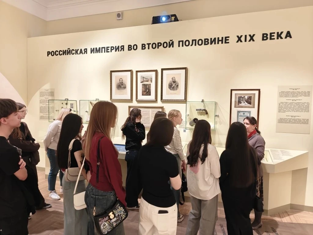 «Наследники победителей: Россия в современном мире»  🇷🇺 На этой неделе 10-й класс нашей школы стал ч