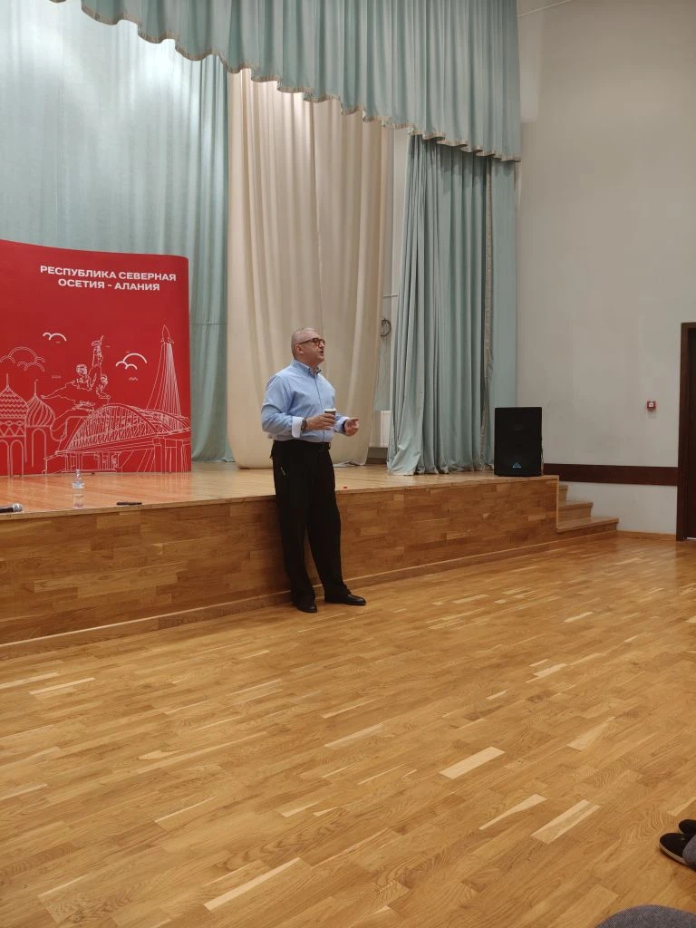 СКГМИ на «Медиапритяжении»: команда «Медиа Пульс» в деле!  Прямо сейчас в школе «Интеллект» проходит