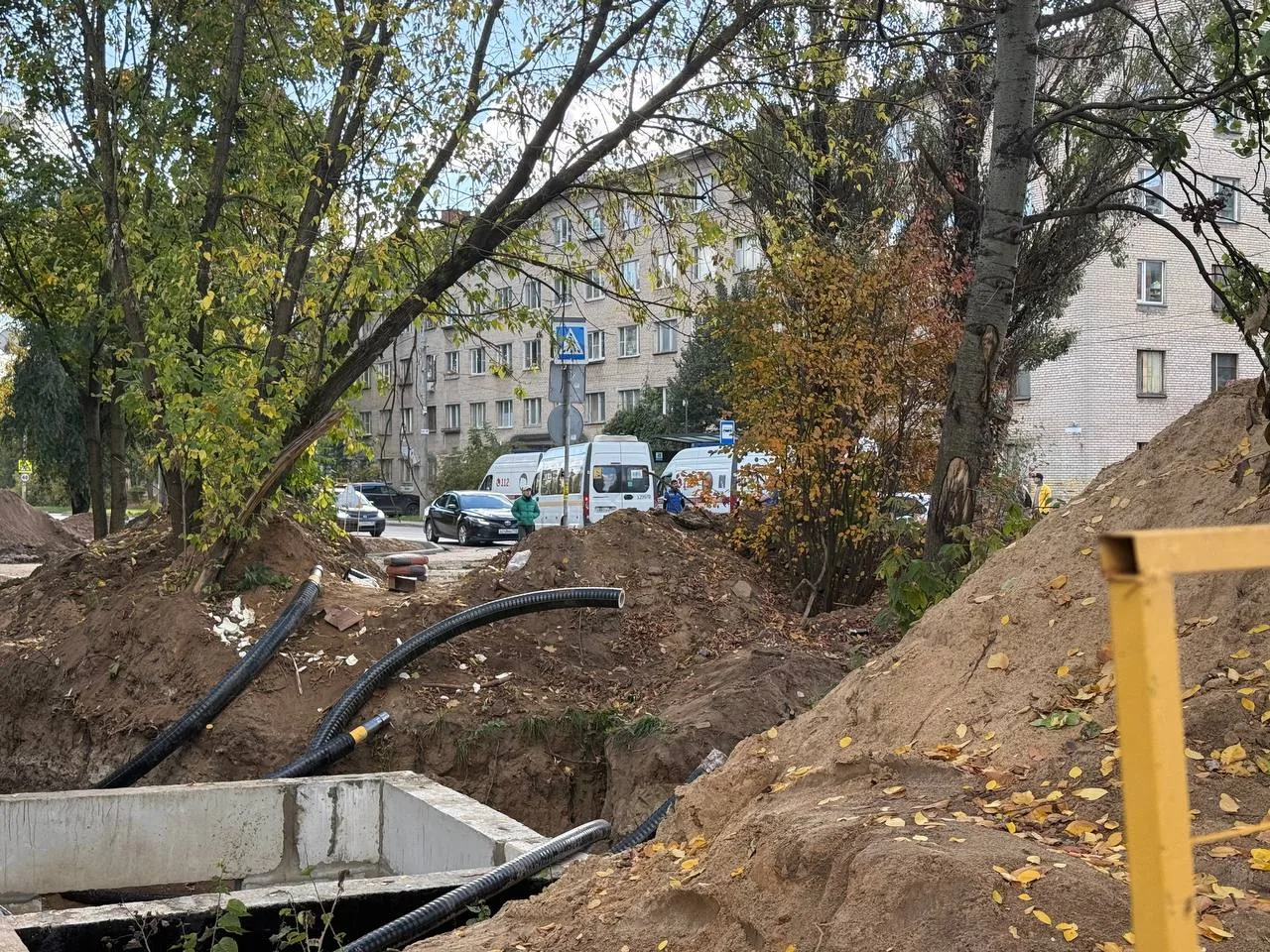 Как сообщают подписчики, сгорела трехкомнатная квартира на 6 этаже во 2 подъезде. Людей...