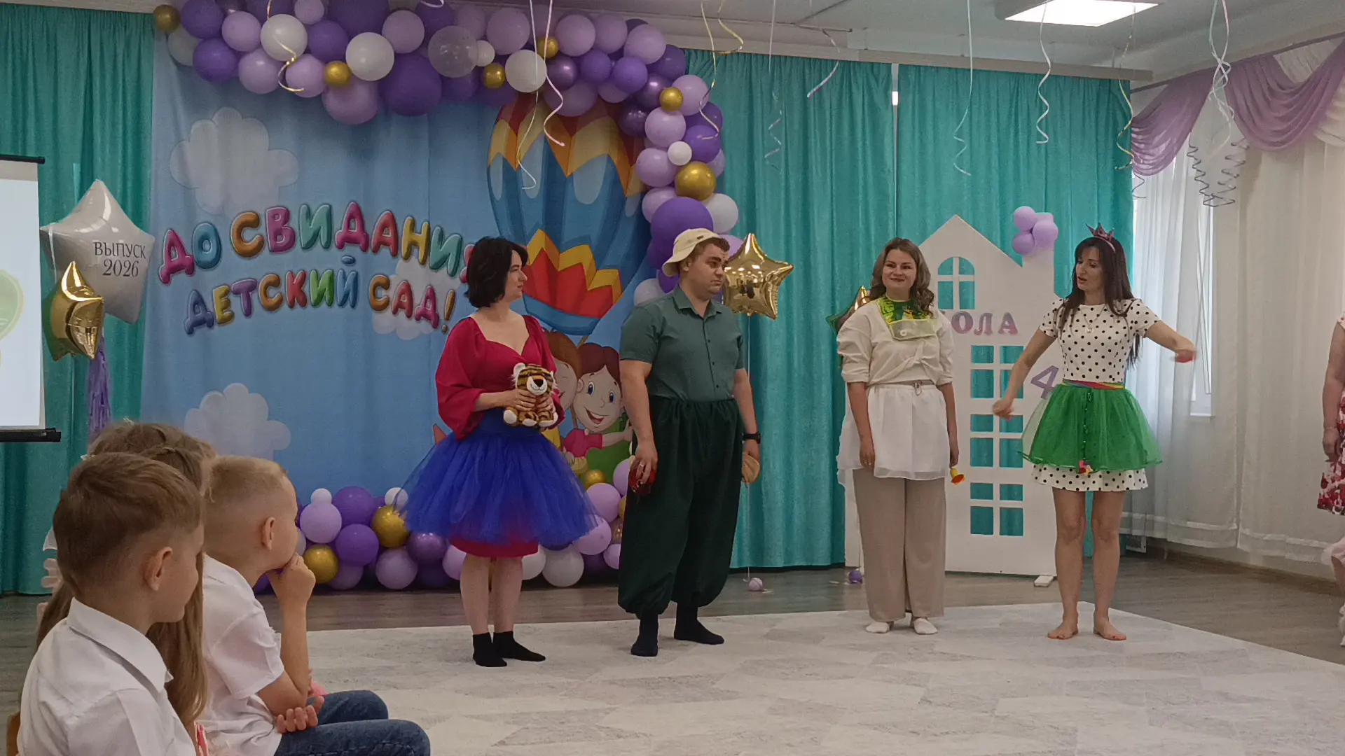 Поздравляем ребят из группы "Бусинки" с выпуском из детского сада!!!!
Счастливого пути в вашей интер