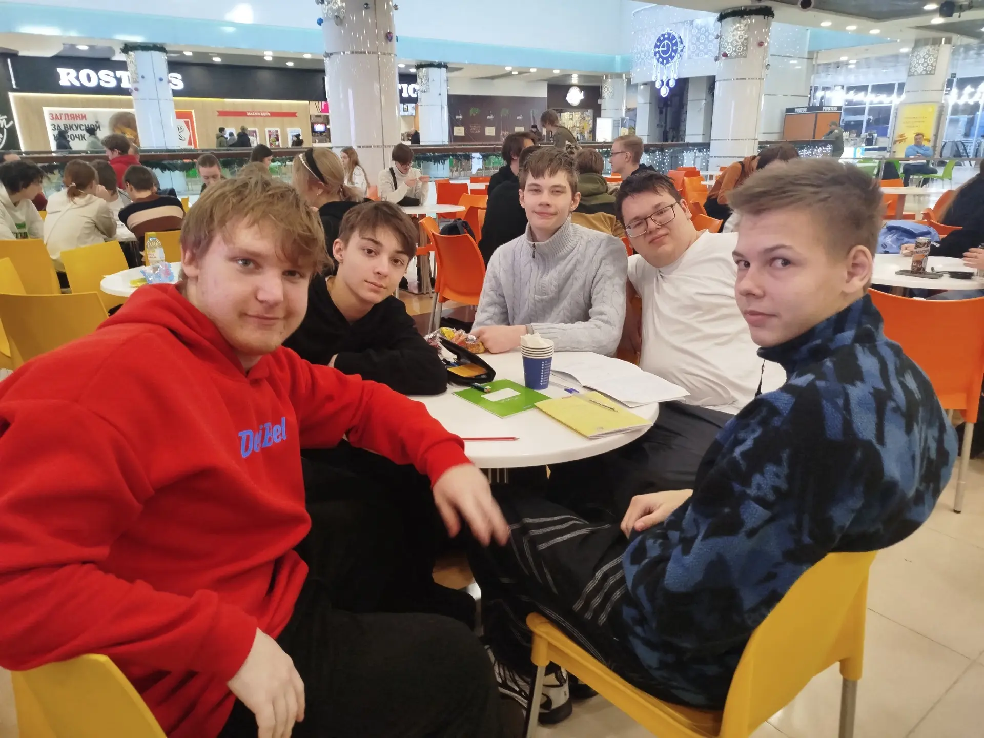 ❄️Морозы не страшны!   В воскресенье 4 команды школы 50 отправились на игры “Что? Где? Когда?”💪  За 