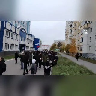 Около сотни подростков задержали после сходки в заброшенном здании в Сургуте