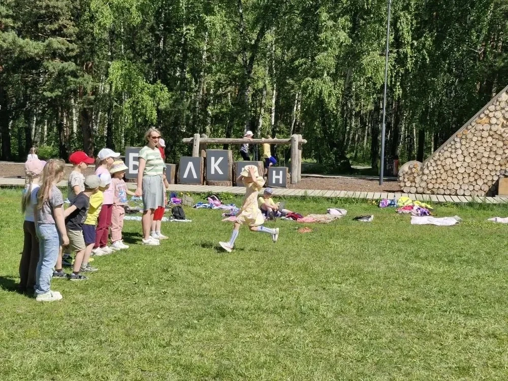 🌳 Путешествие-прогулка в эко-парк «Белкин дом»! 🐿️✨

Сегодня наши старшие и подготовительные к шко