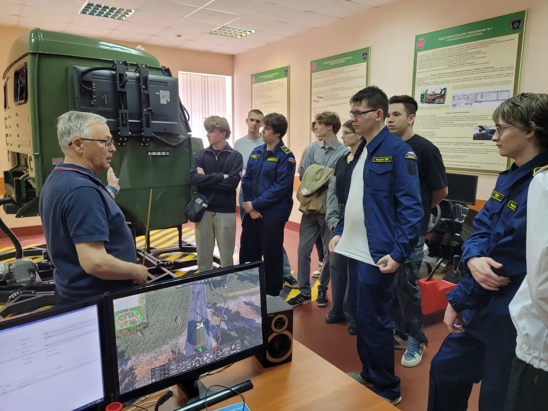 ⚡ Собирали и разбирали автомат Калашникова, управляли буксировочным катером, автомобилем «КАМАЗ» и э